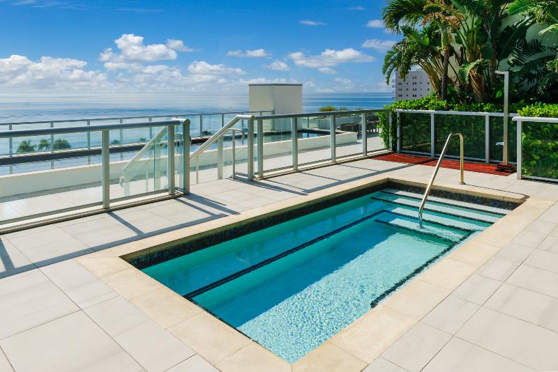 Отель Costa Hollywood Beach Resort  An Allsuite