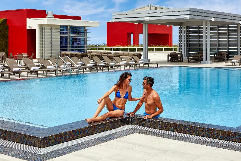 Отель Costa Hollywood Beach Resort  An Allsuite