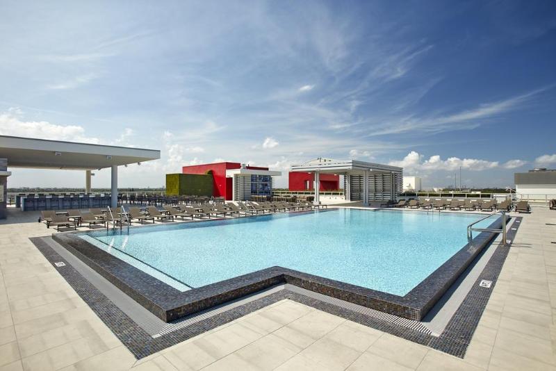 Отель Costa Hollywood Beach Resort  An Allsuite