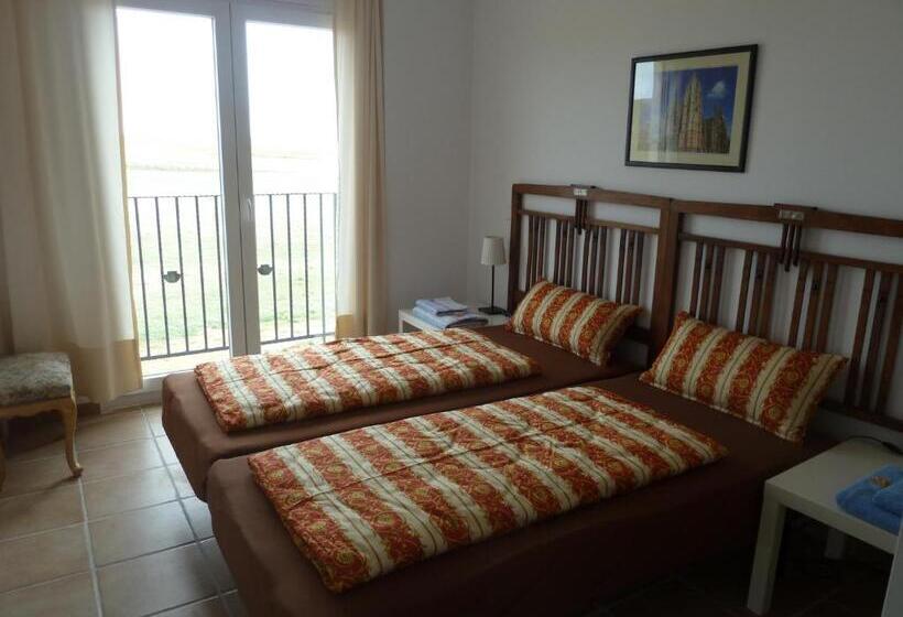 Отель Hostal Moratinos