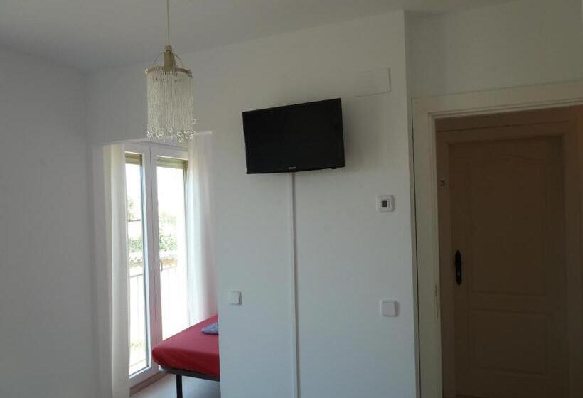 Отель Hostal Moratinos