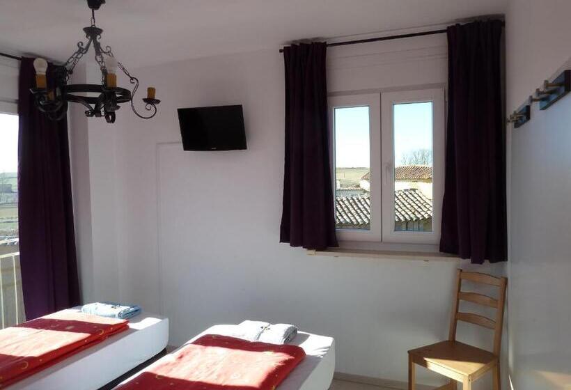 Отель Hostal Moratinos