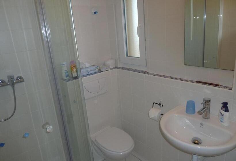 Отель Hostal Moratinos