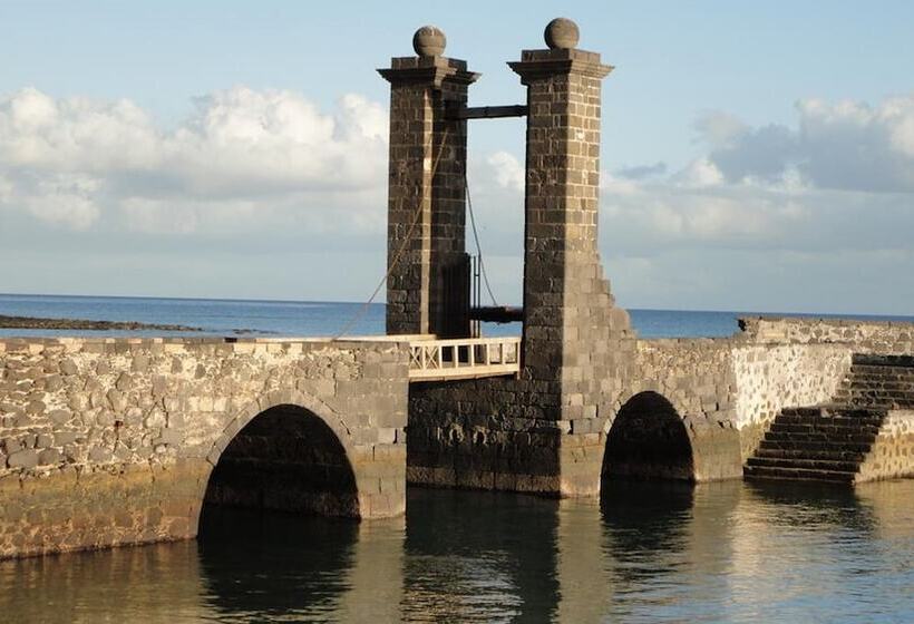 Отель Hostal San Gines