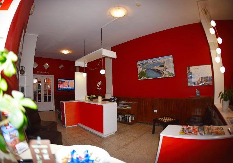 Отель Hostal San Gines