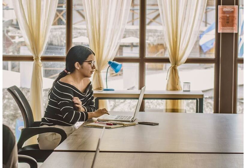 هتل Socialtel Montañita   Formerly Selina Montañita