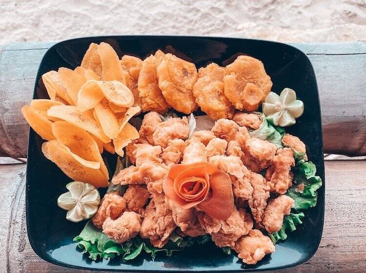 هتل Socialtel Montañita   Formerly Selina Montañita