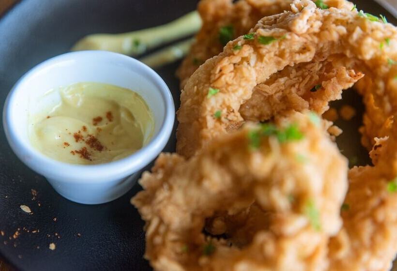 هتل Socialtel Montañita   Formerly Selina Montañita