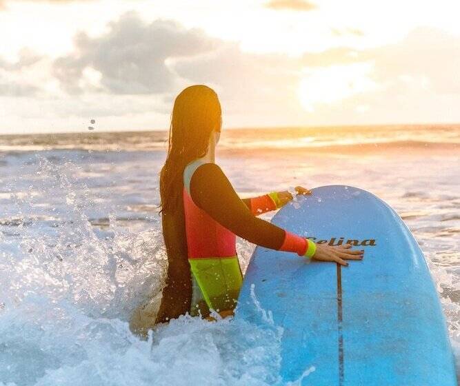 هتل Socialtel Montañita   Formerly Selina Montañita