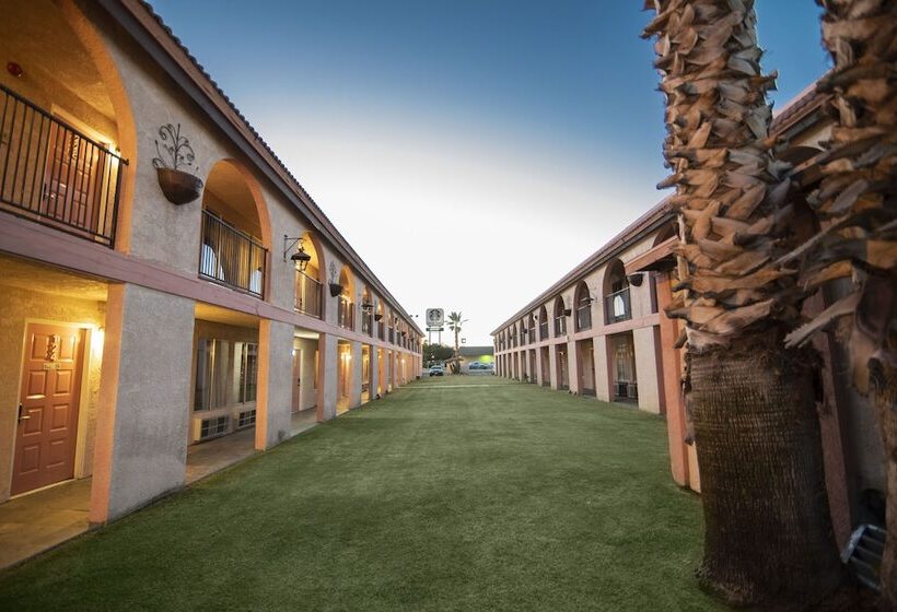 酒店 National 9 Inn