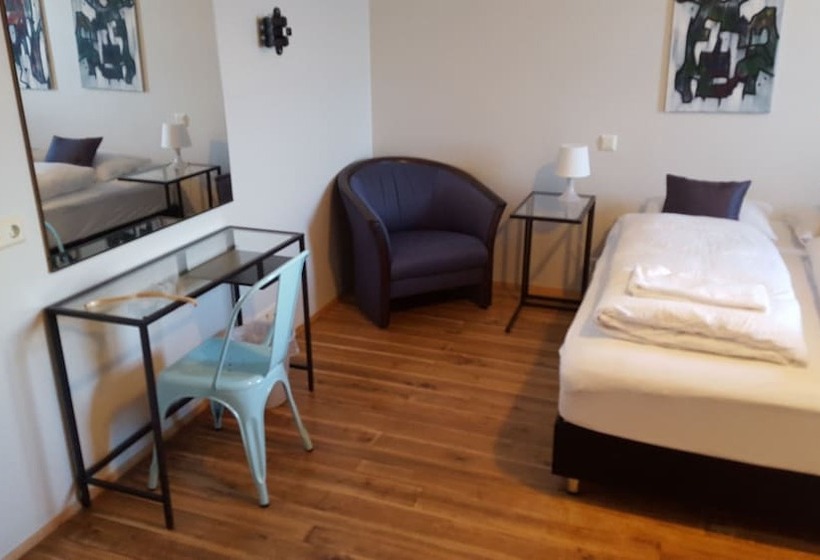 هتل Sveinbjarnargerdi