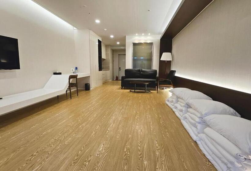 فندق The Qube Resort Jeju