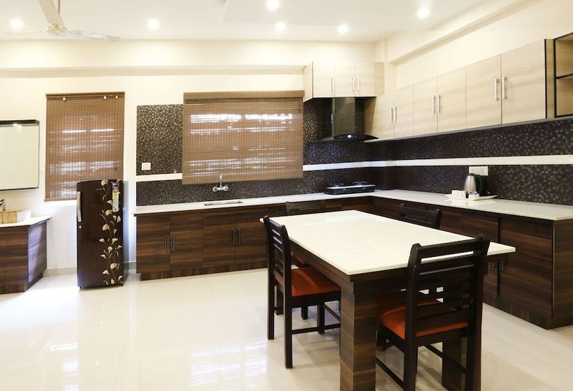 Отель Treebo Trip Cmks Habitat Center