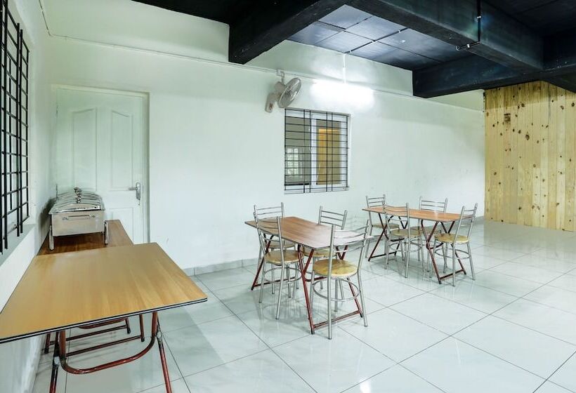 Отель Treebo Trip Cmks Habitat Center