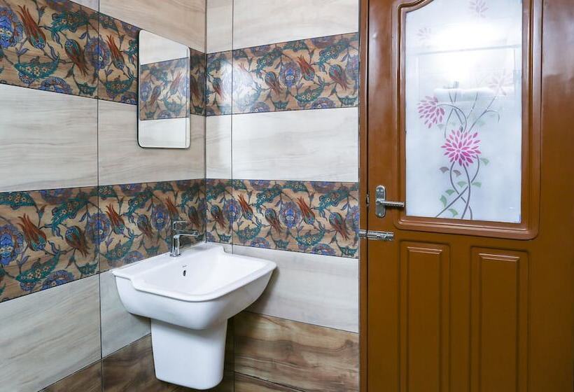 Отель Treebo Trip Cmks Habitat Center