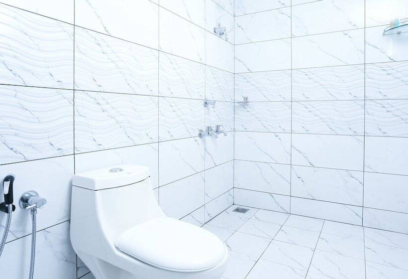 Отель Treebo Trip Cmks Habitat Center