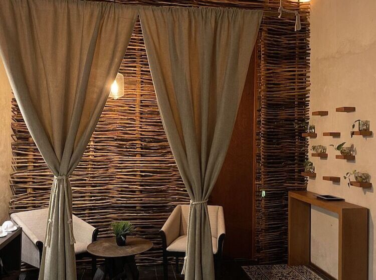 Ya Ax Hotel Boutique