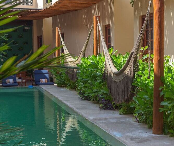 Ya Ax Hotel Boutique