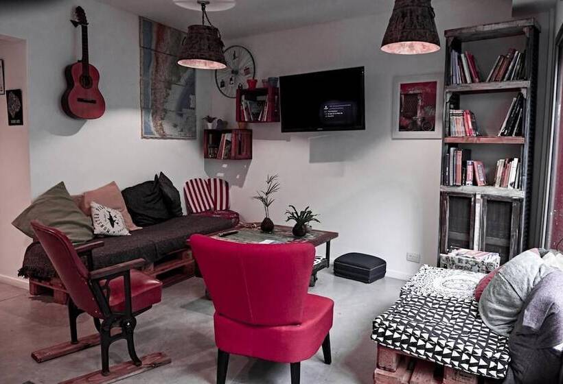 Malevo Murana Hostel