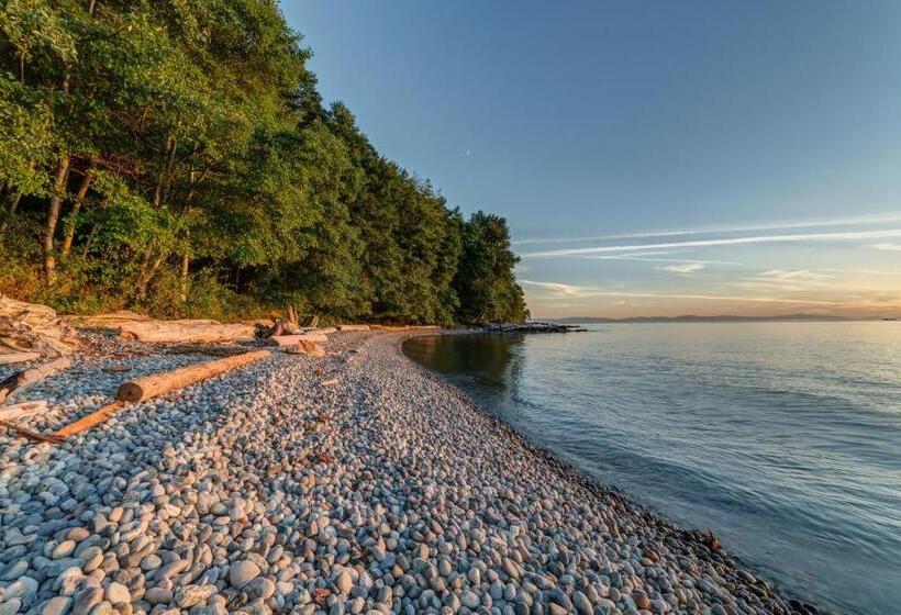 Pacific Spirit Hostel