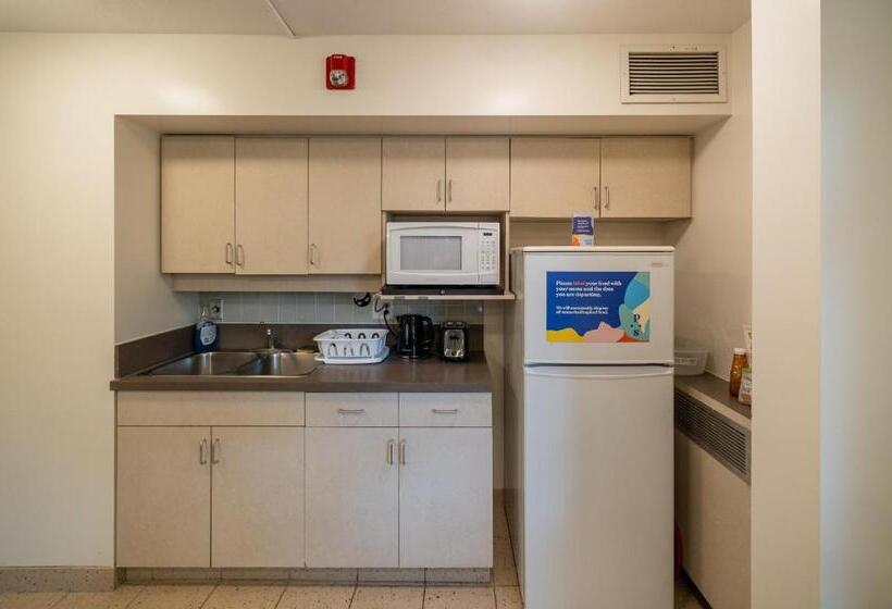 Pacific Spirit Hostel