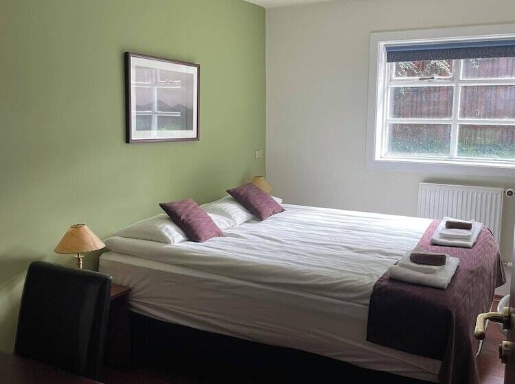 تختخواب و صبحانه Guesthouse Grái Hundurinn