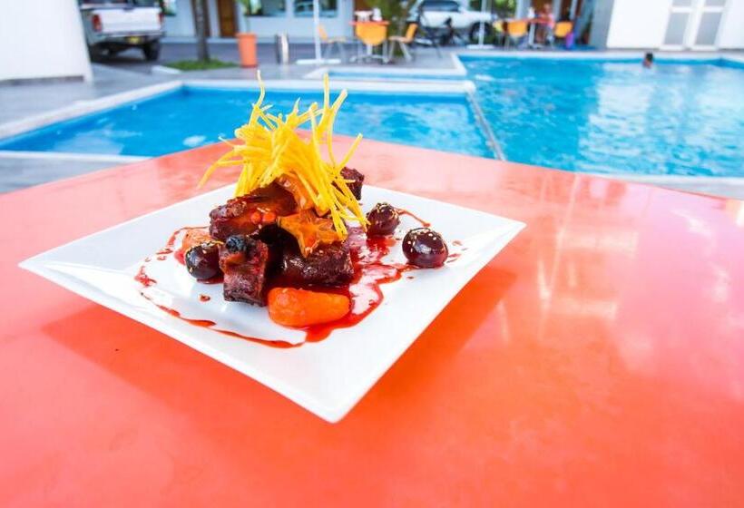 Cumbaza Hotel & Convenciones