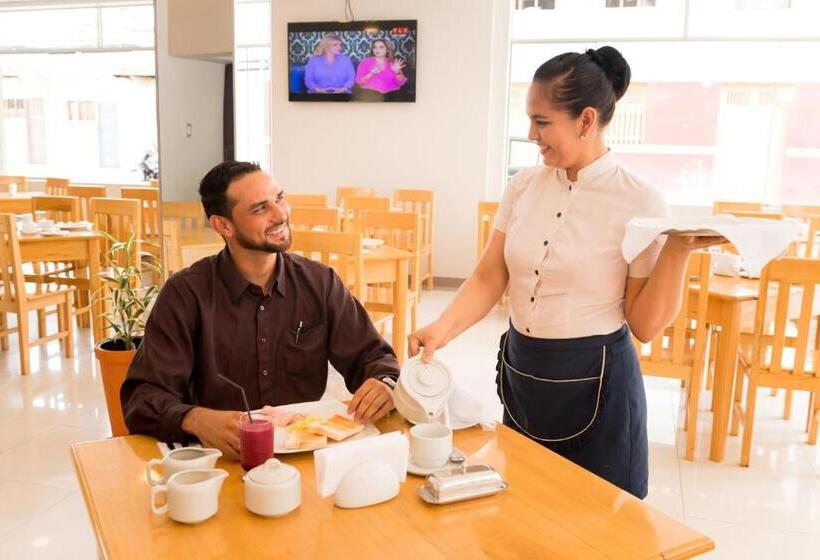 Cumbaza Hotel & Convenciones