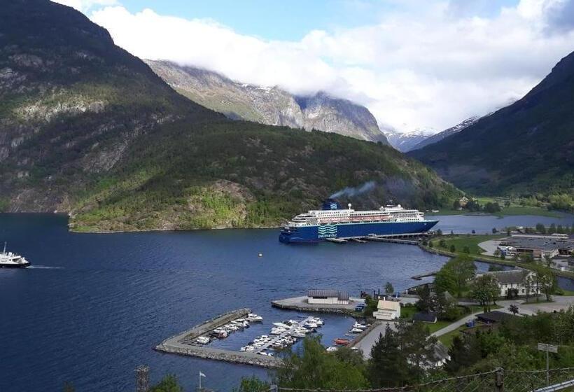 Hellesylt Hostel And Motel