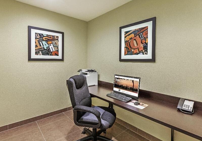 Отель Candlewood Suites Houston Spring, An Ihg