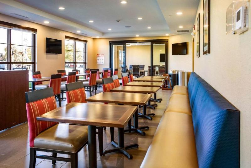 Отель Comfort Inn & Suites Niagara Falls Blvd Usa