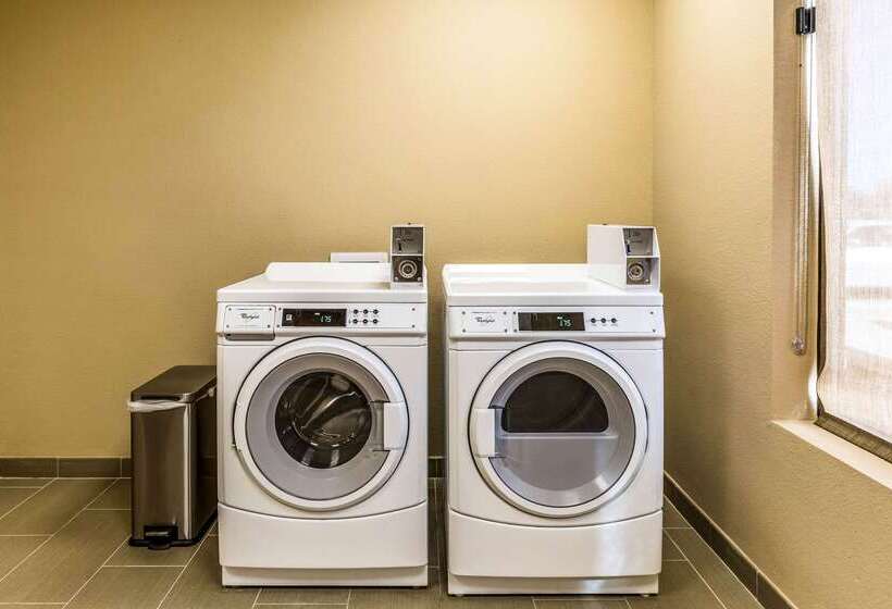 בית מלון כפרי Comfort Suites