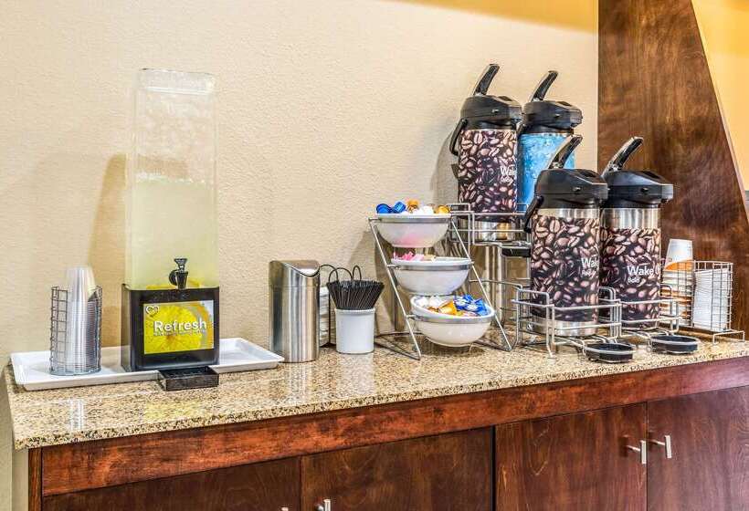 בית מלון כפרי Comfort Suites