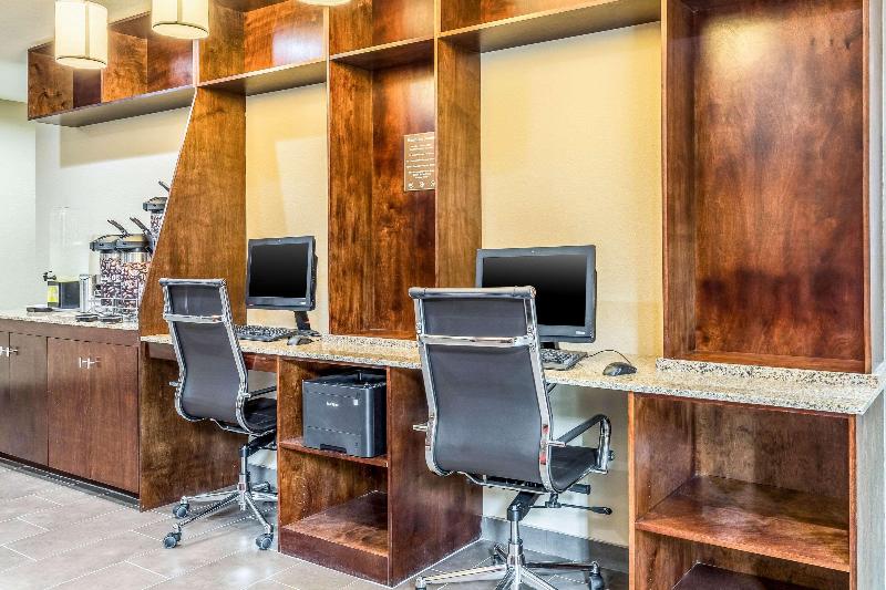 בית מלון כפרי Comfort Suites