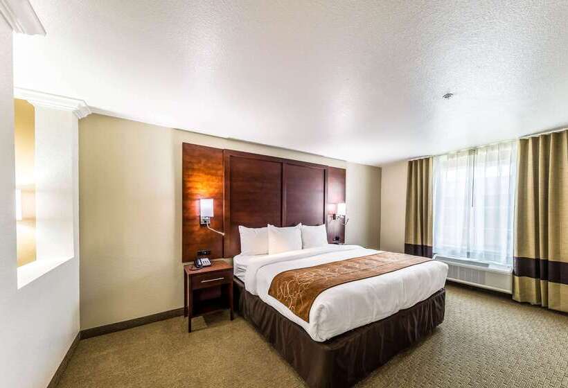 Отель Comfort Suites Grand Prairie  Arlington North