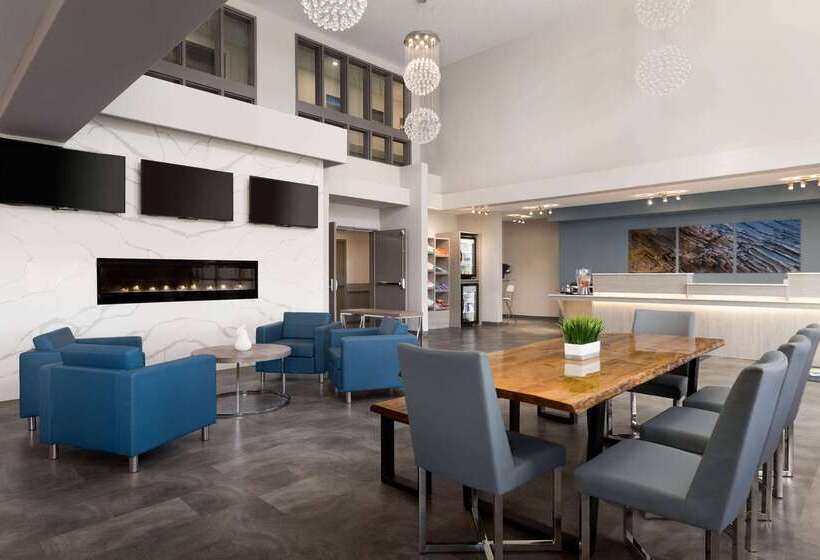 فندق Days Inn By Wyndham Calgary North Balzac