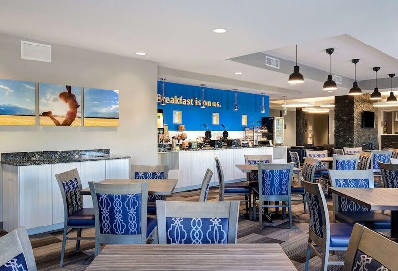 فندق Days Inn & Suites By Wyndham Warman