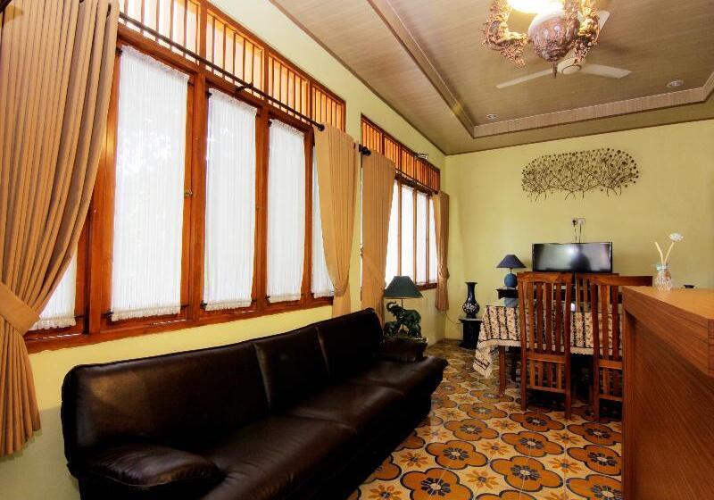 בית מלון כפרי Embe Joglo Homestay