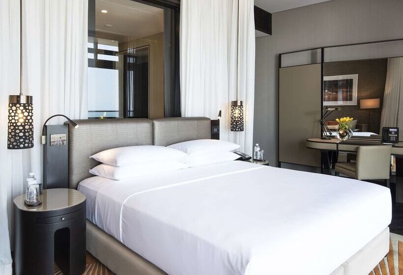 Grand Hyatt Abu Dhabi Hotel & Residences Emirates Pearl