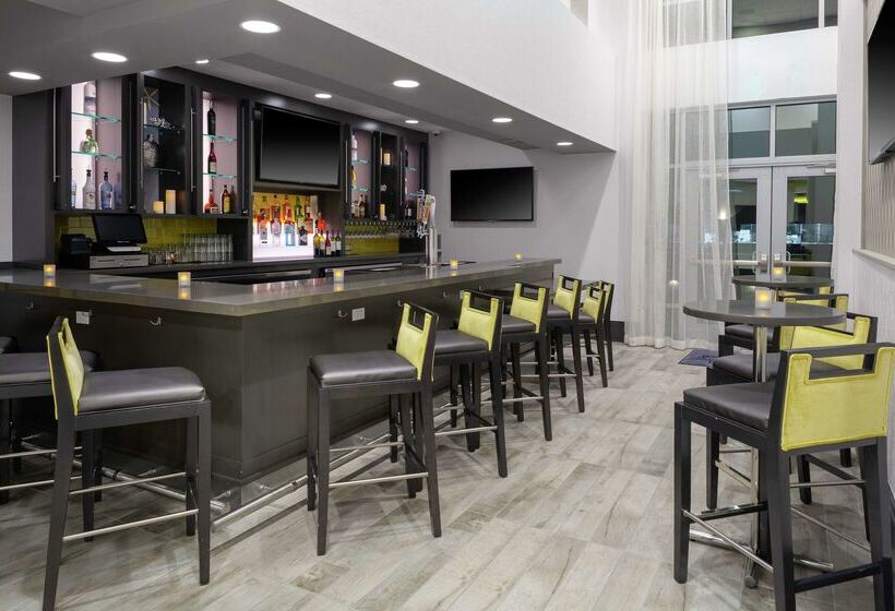 בית מלון כפרי Hampton Inn & Suites Irvineorange County Airport