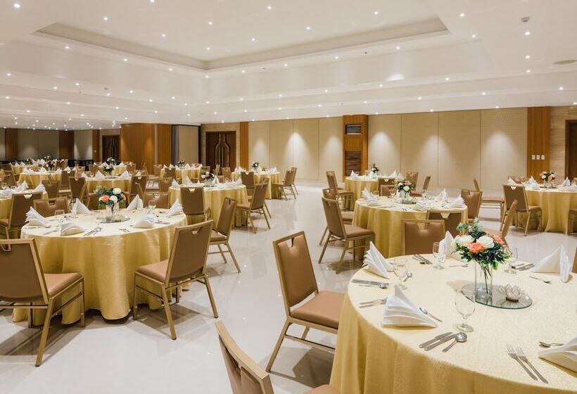 هتل Henann Palm Beach Resort