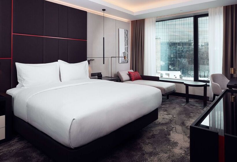 هتل Hilton Belgrade