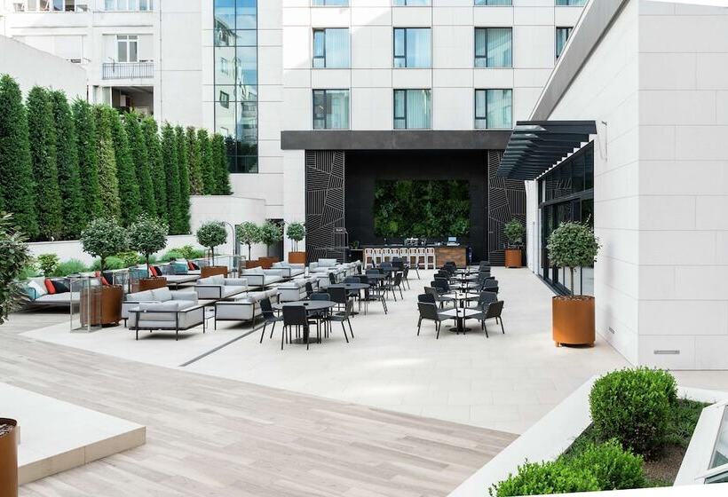 هتل Hilton Belgrade