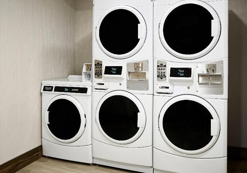 فندق Holiday Inn Express & Suites   Brantford, An Ihg