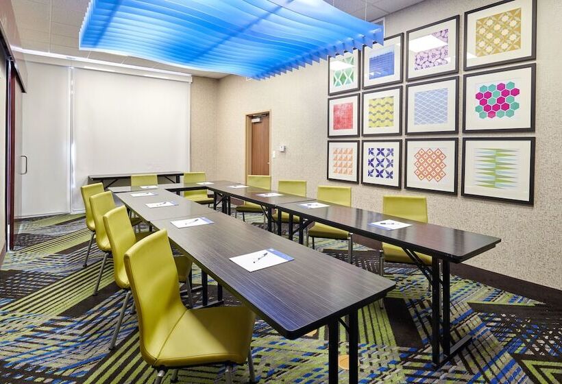 Отель Holiday Inn Express & Suites El Paso East Loop 375, An Ihg