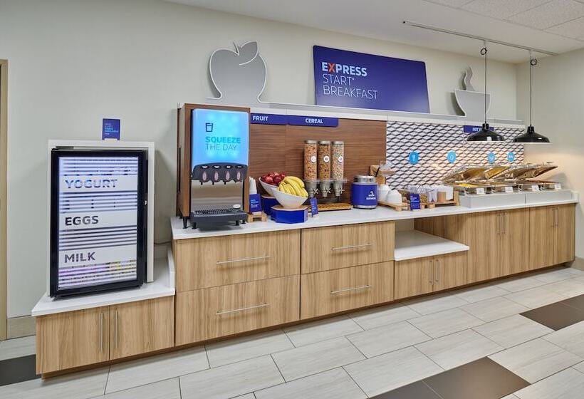 Отель Holiday Inn Express & Suites El Paso East Loop 375, An Ihg