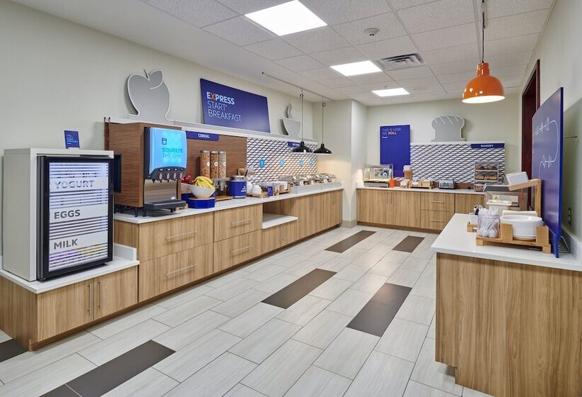 Отель Holiday Inn Express & Suites El Paso East Loop 375, An Ihg