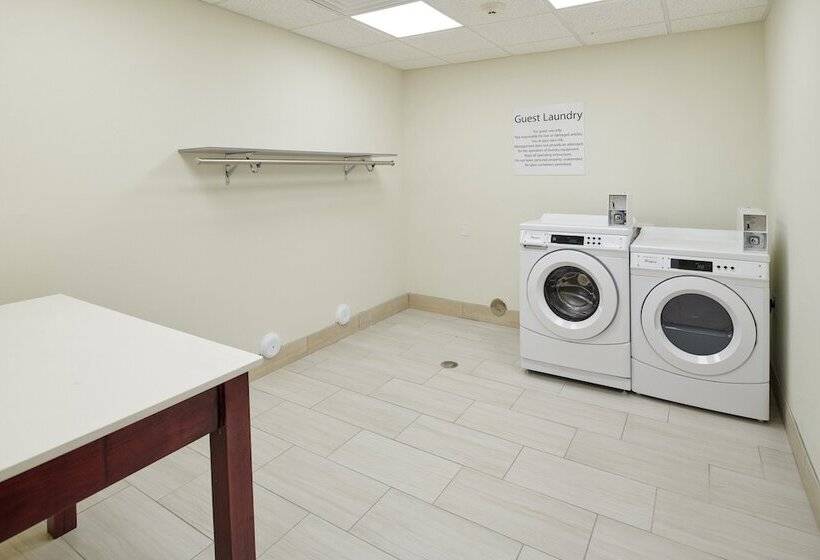 Отель Holiday Inn Express & Suites El Paso East Loop 375, An Ihg