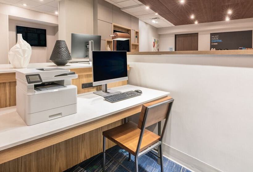 בית מלון כפרי Holiday Inn Express & Suites Lake Havasu   London Bridge, An Ihg