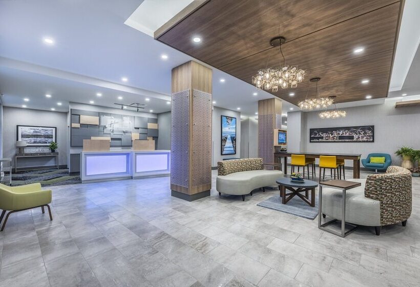 فندق Holiday Inn Express & Suites Moncton, An Ihg